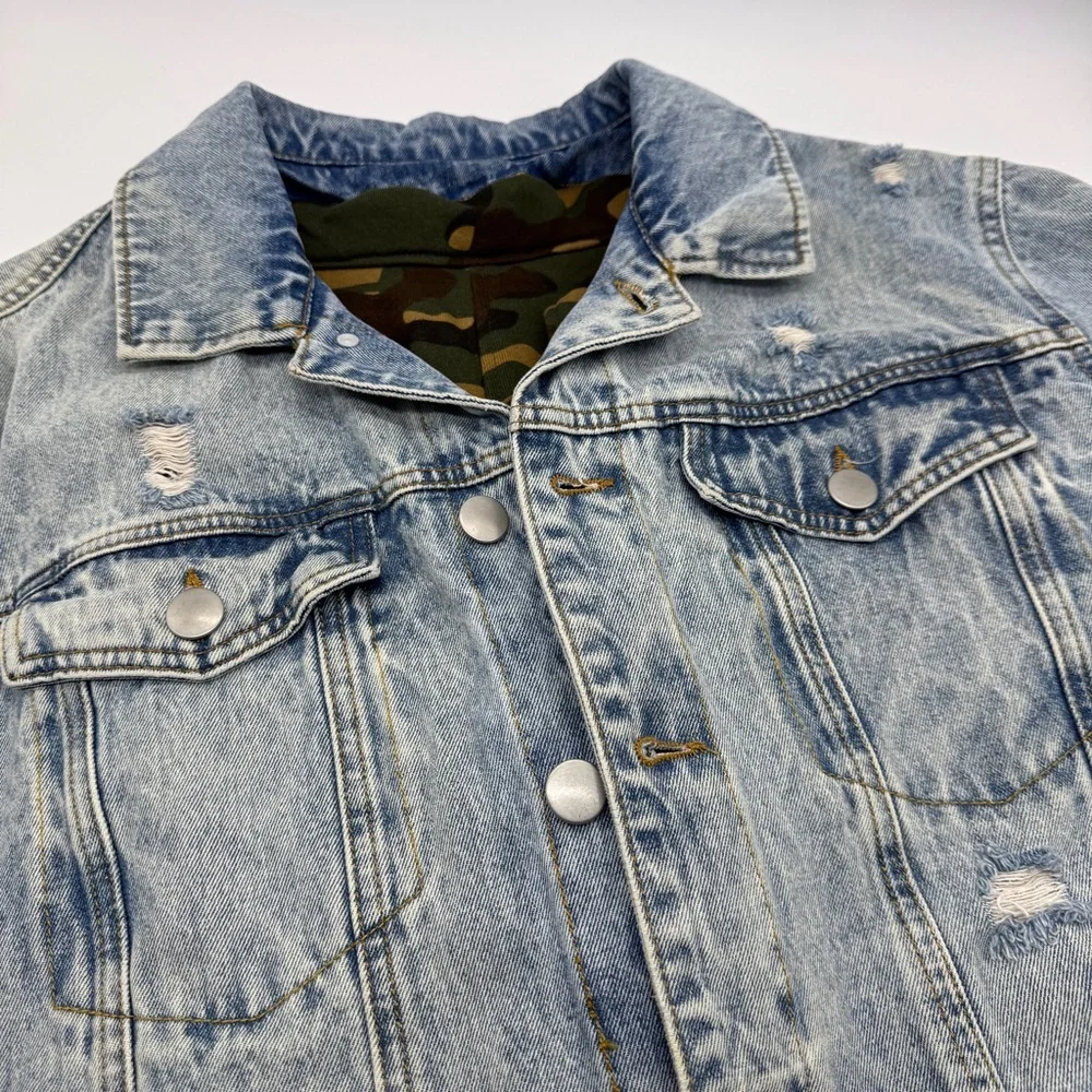 Forever 21 Men’s Light Wash Denim Jacket Camo Hood Size Large Distressed New